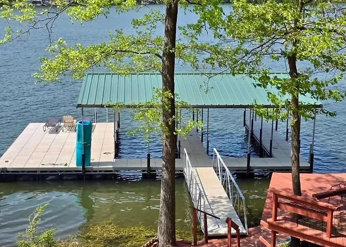 New Dock, Kayaks, Sunsets, Hot Tub Holiday home